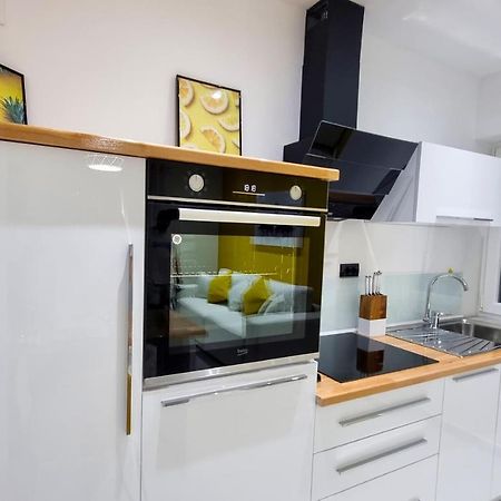 'The Yellow' Condo Berat Dış mekan fotoğraf