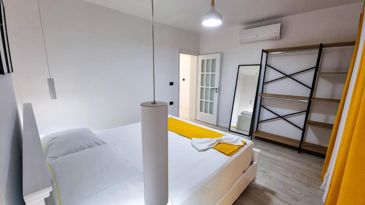 'The Yellow' Condo Berat Dış mekan fotoğraf
