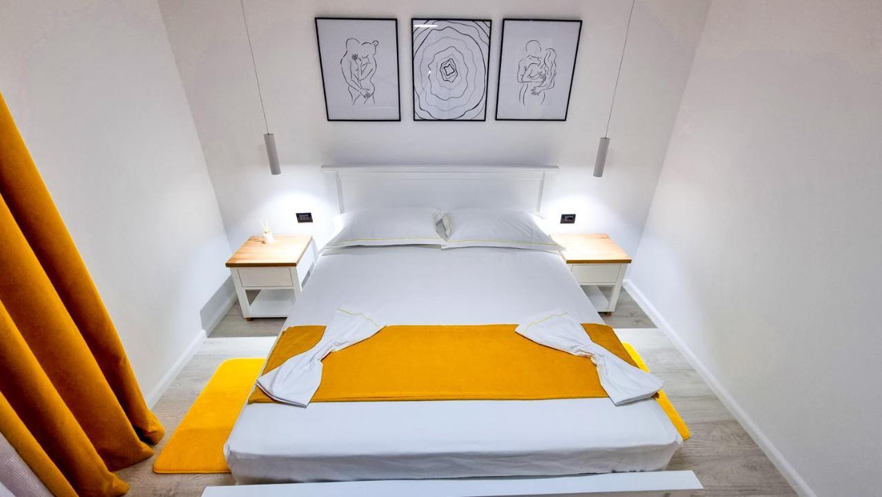 'The Yellow' Condo Berat Dış mekan fotoğraf