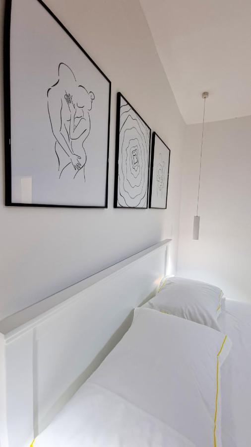 'The Yellow' Condo Berat Dış mekan fotoğraf